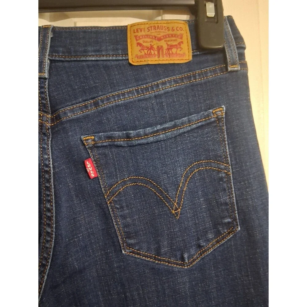 Women's Levi's Classic Straight Jeans Size 6 - Picture 3 of 6